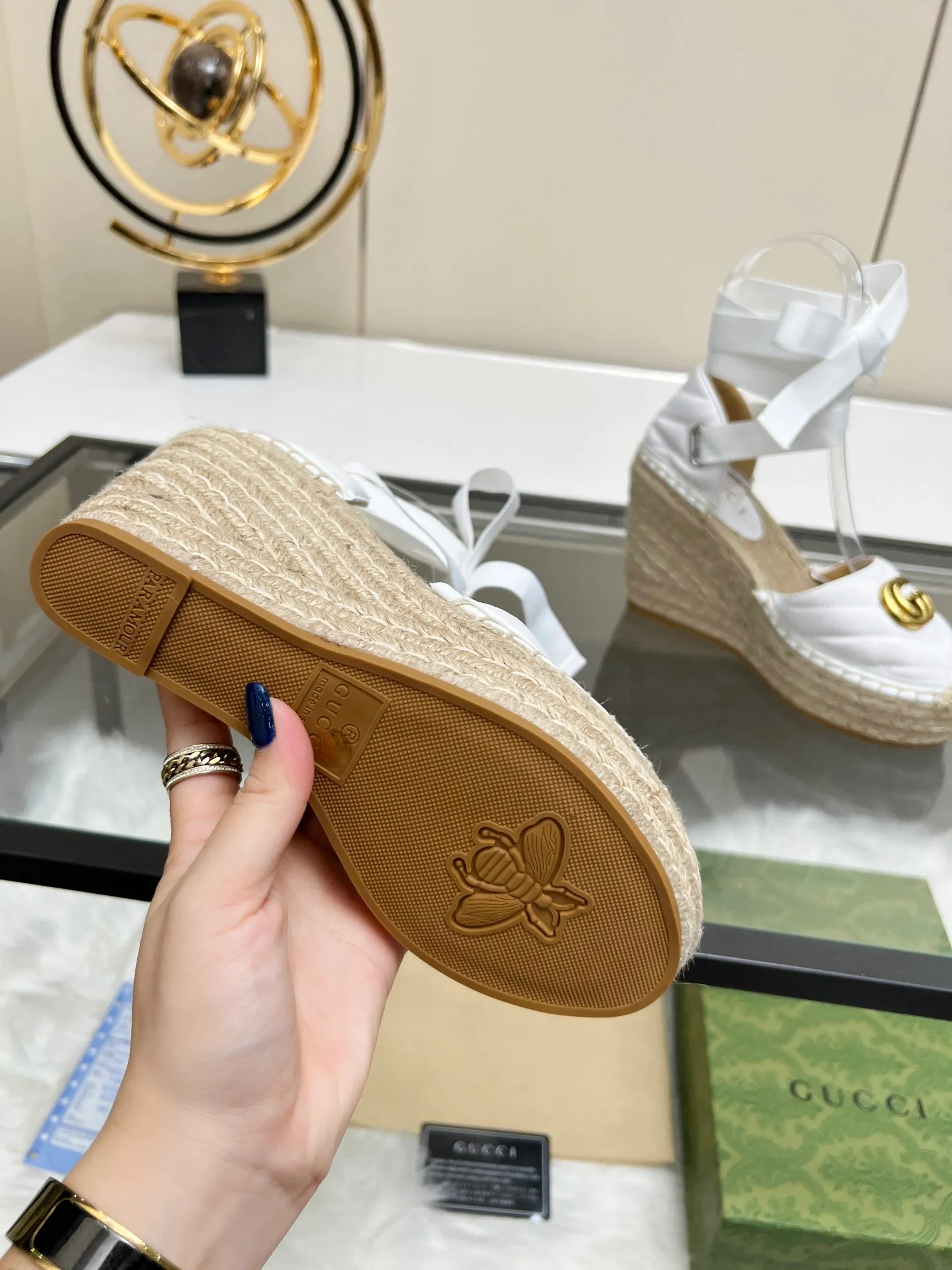 👟👟Ex-factory price 440👟👟 GUCCI wedge fisherman sandals, thick-soled straw, high-end quality, fabric: double G fabric, electric embroidery, lining: mixed sheepskin lining, yardage: 35 ~ 42, color: light blue. Dear new and old customers, the picture has been updated, please transfer the image to change. The upgraded version of the wedge heel currently has more than 40 colors. Transfer the image and sell it.
